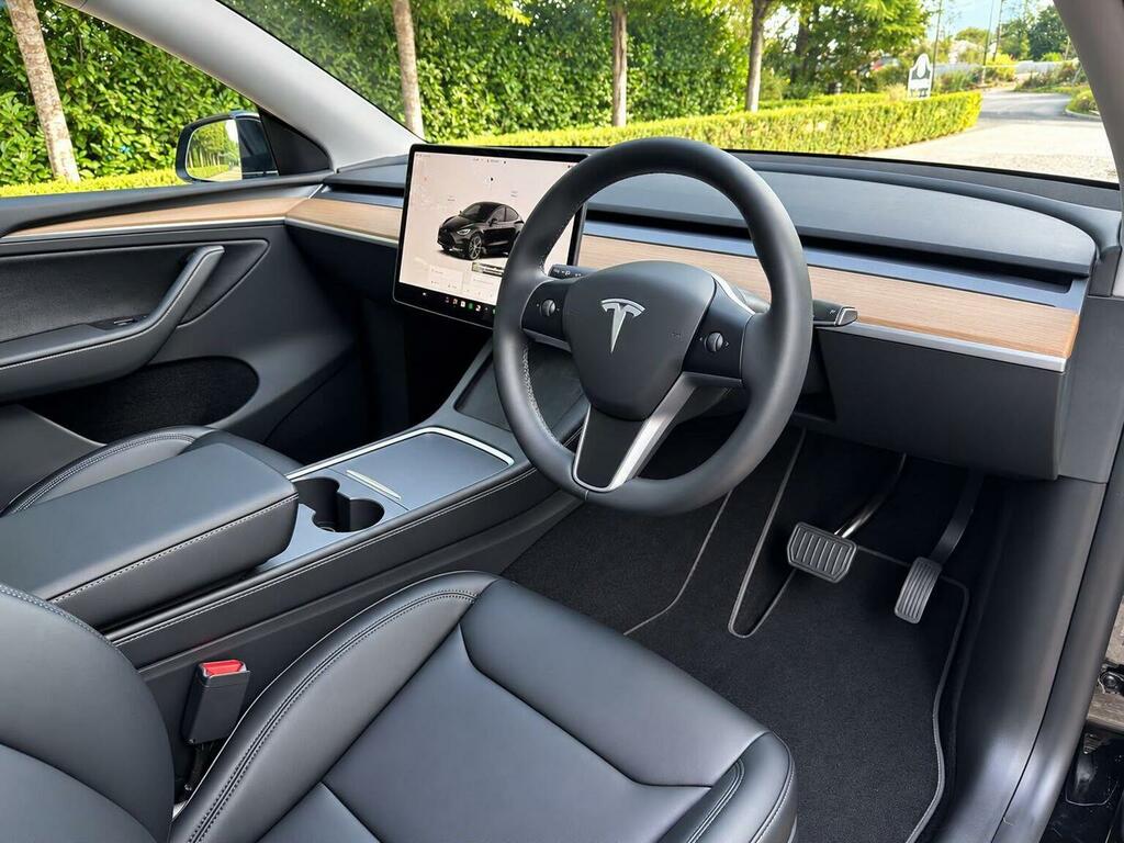 Tesla Model Y Rwd Black #10