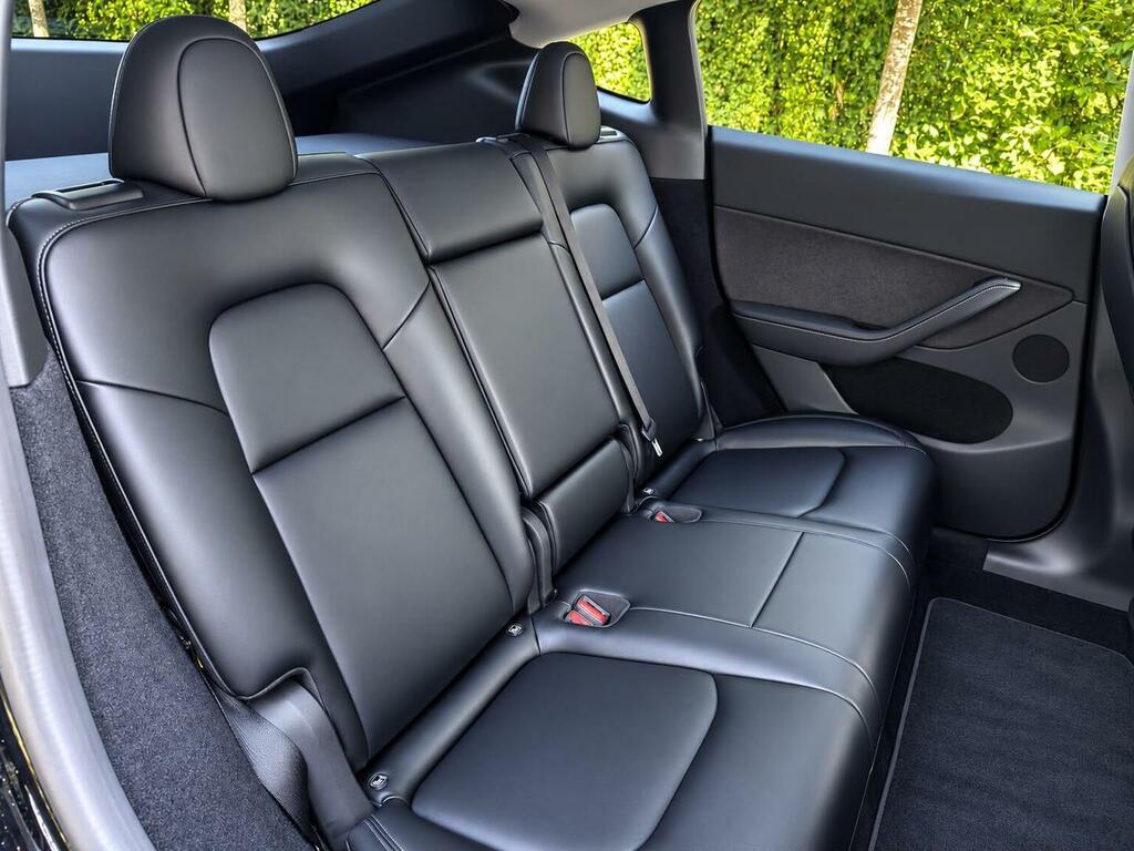 Tesla Model Y Rwd Black #17