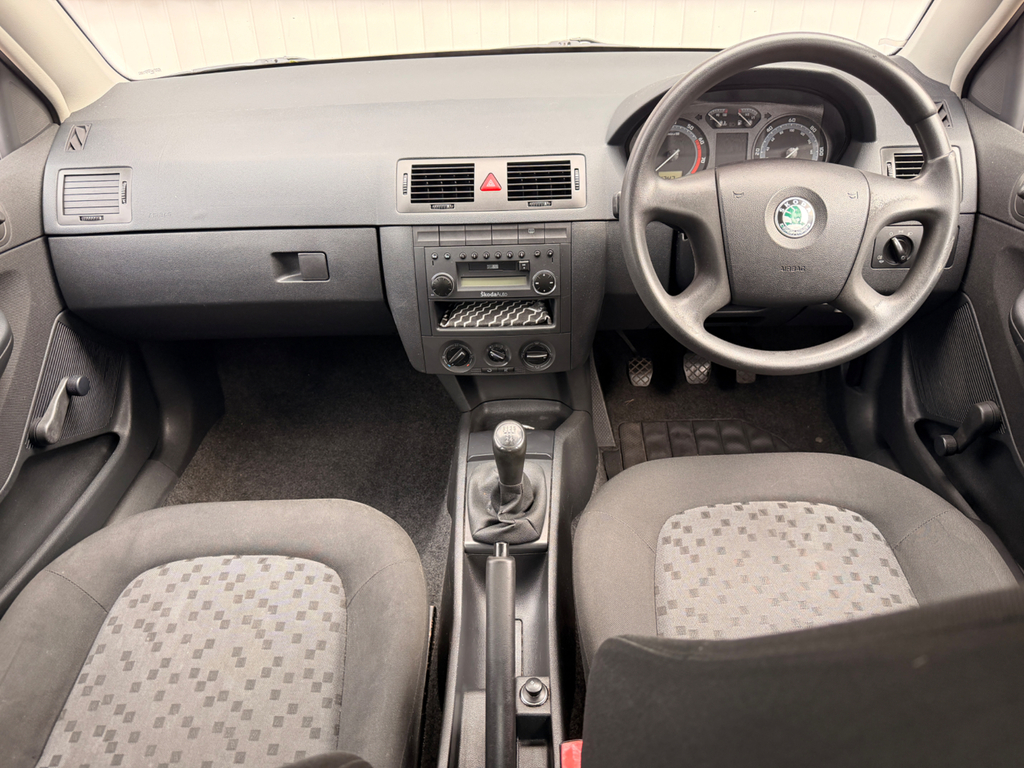 Skoda Fabia Hatchback 1.4 16V Ambiente 200606 Silver #9