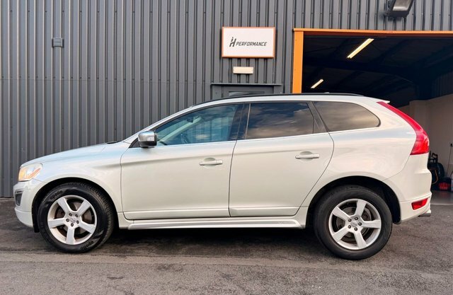 Volvo XC60 Estate Black #17