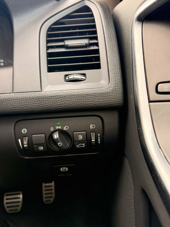Volvo XC60 Estate Black #32