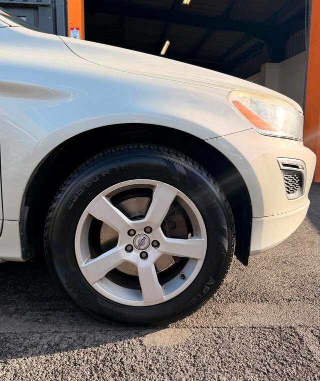 Volvo XC60 Estate Black #10
