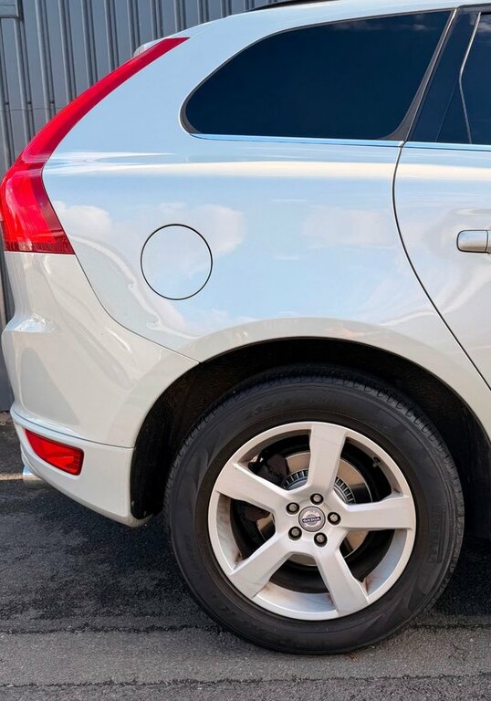 Volvo XC60 Estate Black #9
