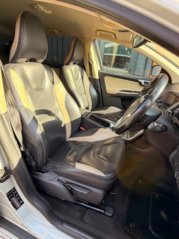 Volvo XC60 Estate Black #1