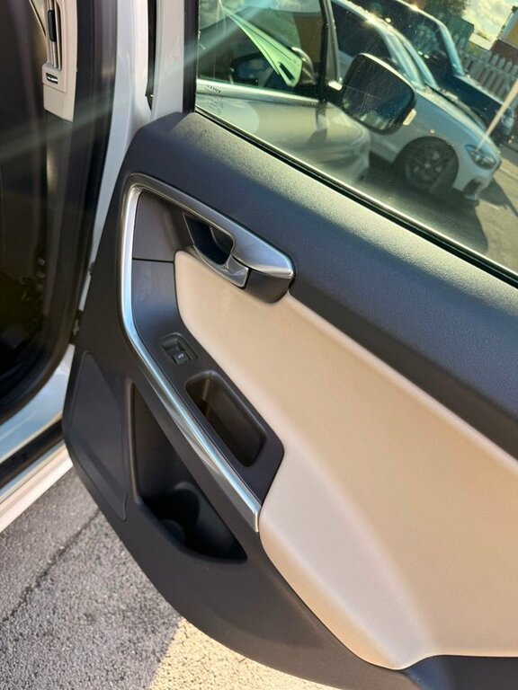 Volvo XC60 Estate Black #7