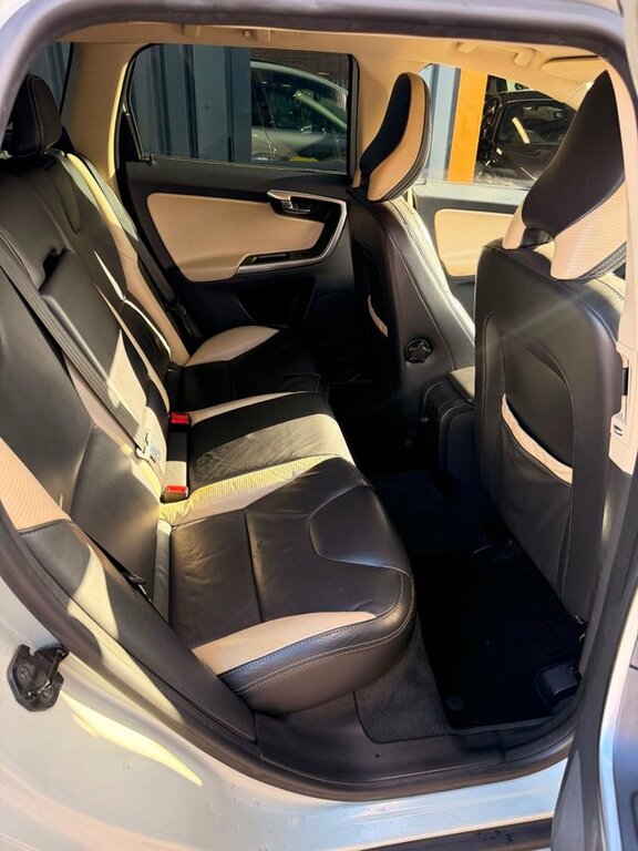 Volvo XC60 Estate Black #6