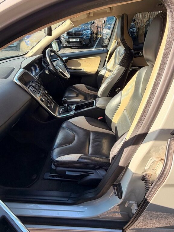 Volvo XC60 Estate Black #18