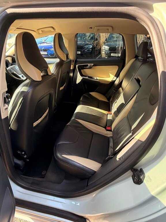 Volvo XC60 Estate Black #15