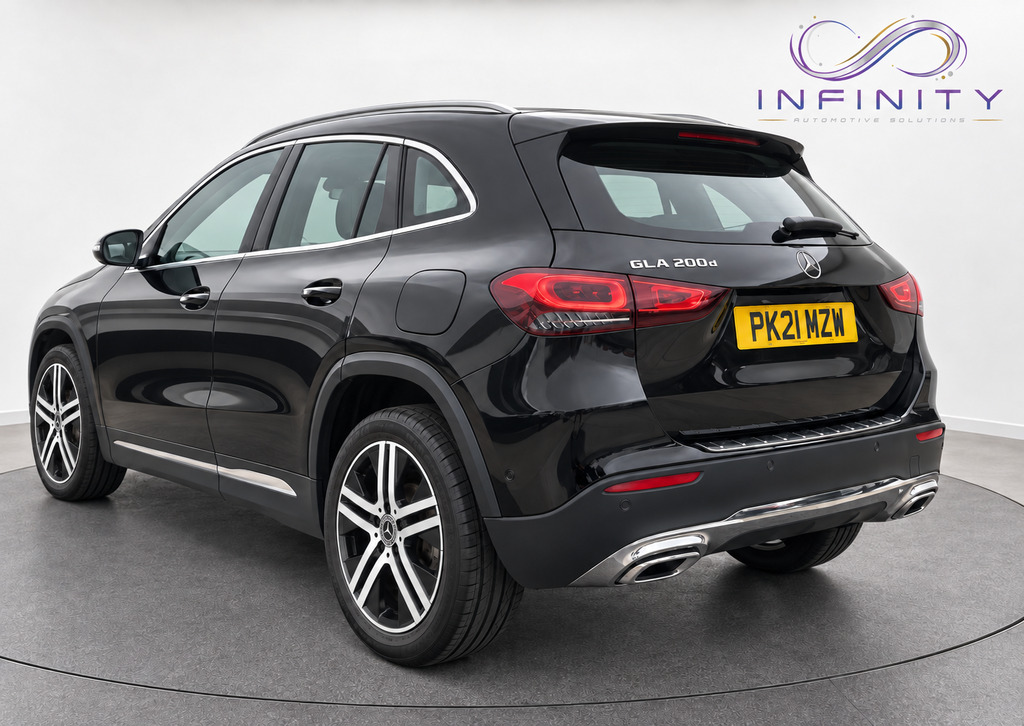 Mercedes-Benz GLA Class 2.0 Gla200d Sport Executive Black #4