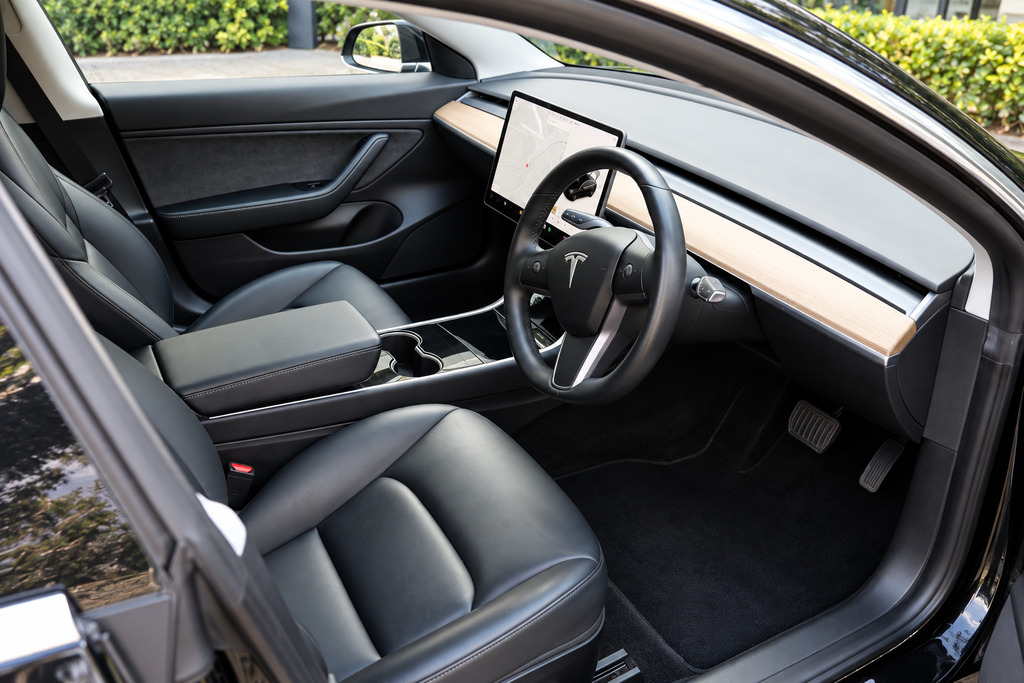 Tesla Model 3 Standard Range Plus Black #3