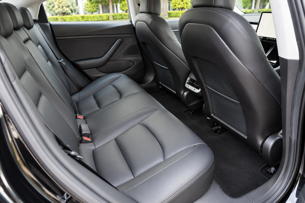 Tesla Model 3 Standard Range Plus Black #4