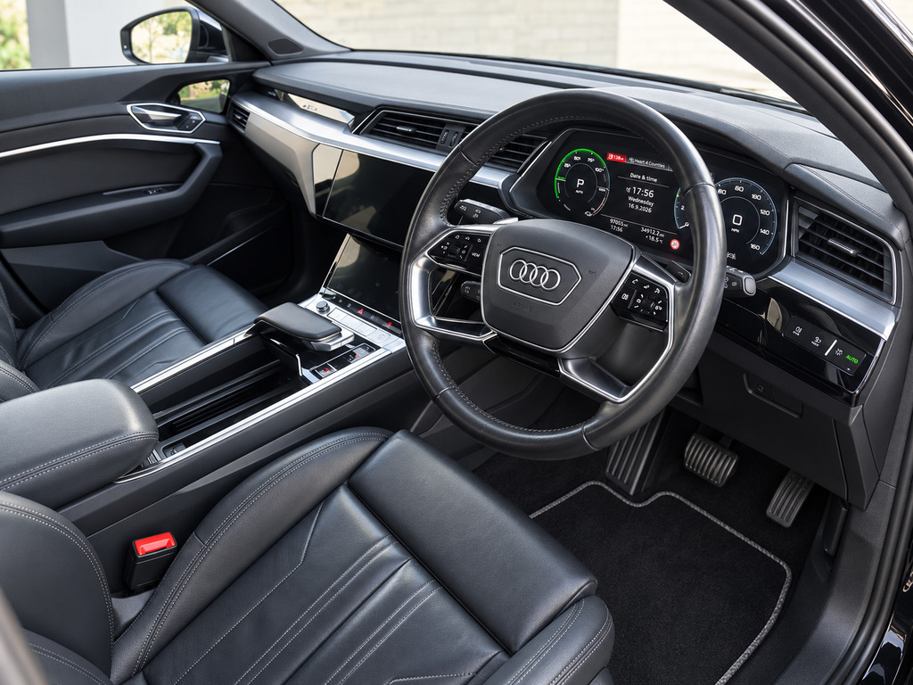Audi E-tron Launch Edition Black #4