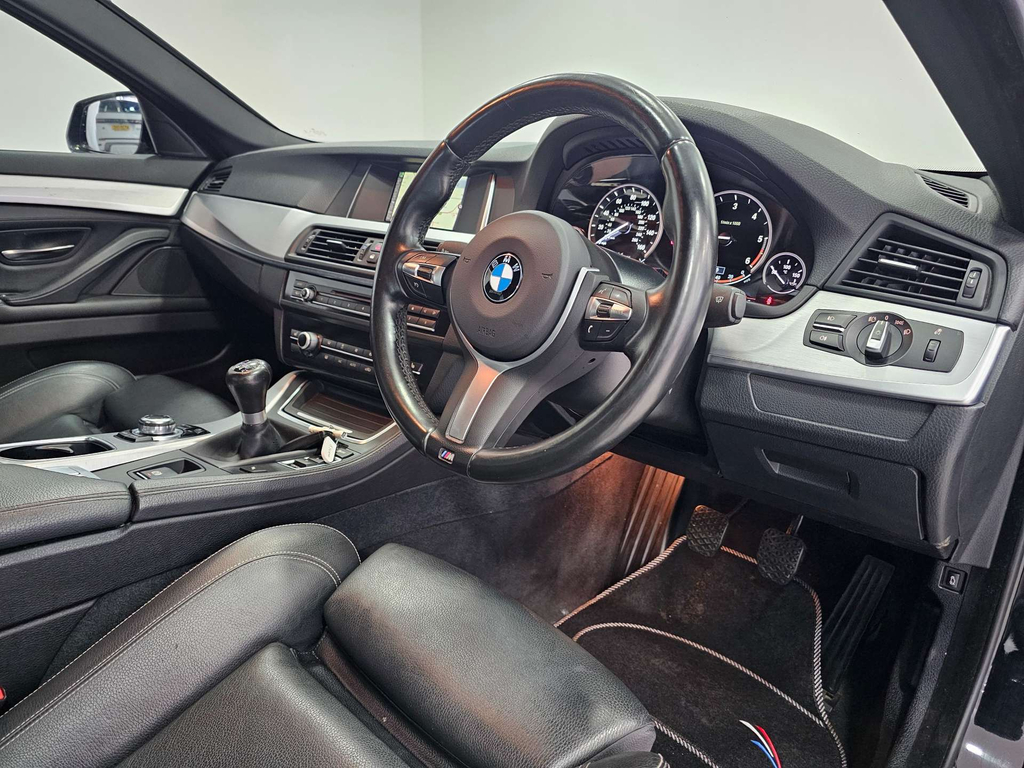 BMW 5 Series 520D M Sport Black #5