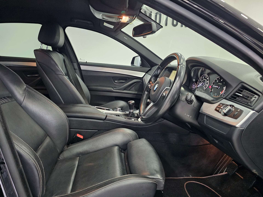 BMW 5 Series 520D M Sport Black #2