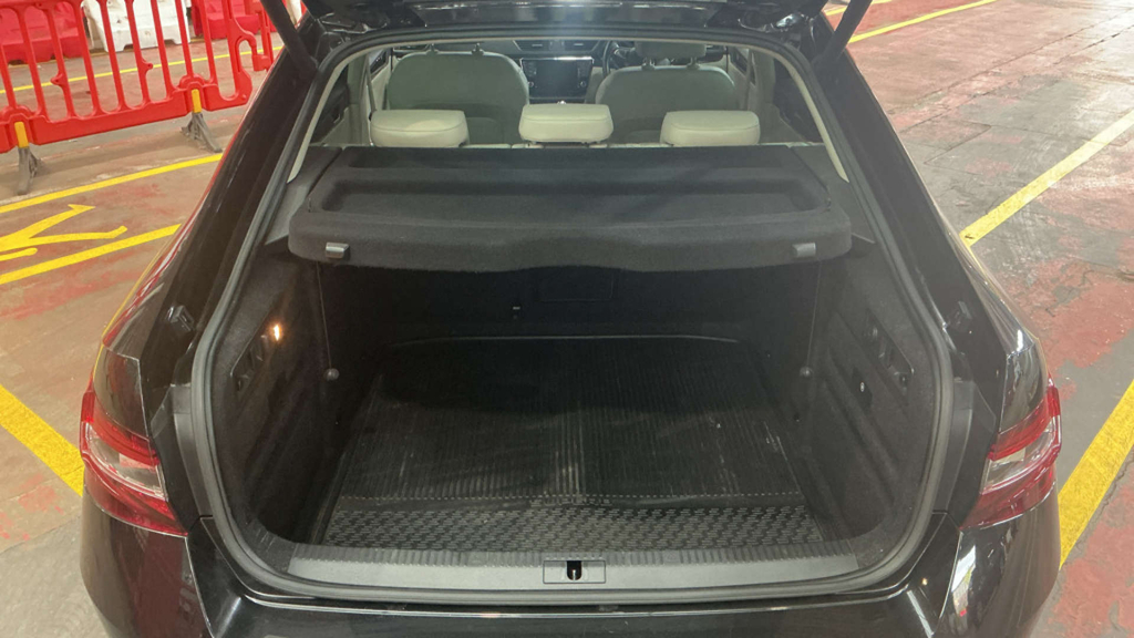 Skoda Superb 2.0 Tdi Cr 190 Se L Executive Blue #7