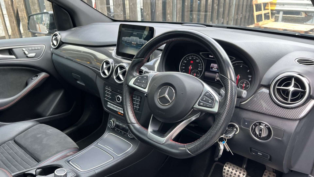 Mercedes-Benz B Class Amg Line Premium D #5