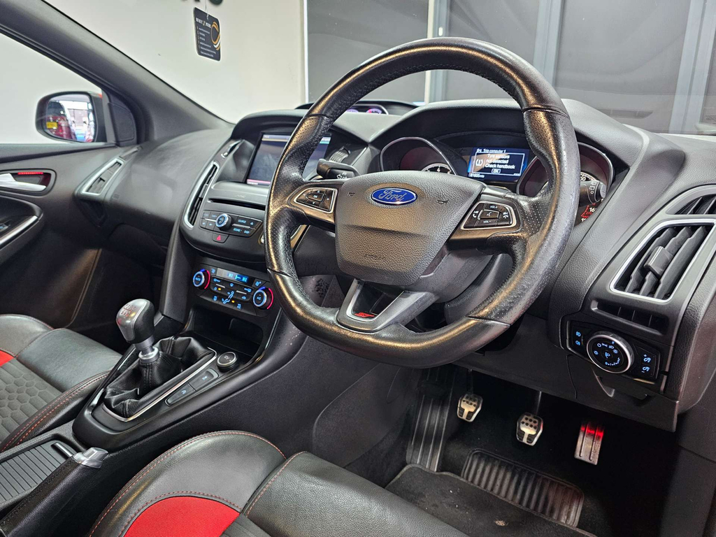Ford Focus 1.5 Tdci Zetec Euro 6 Ss Black #3