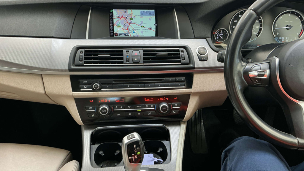 BMW 5 Series 3L M Sport White #13