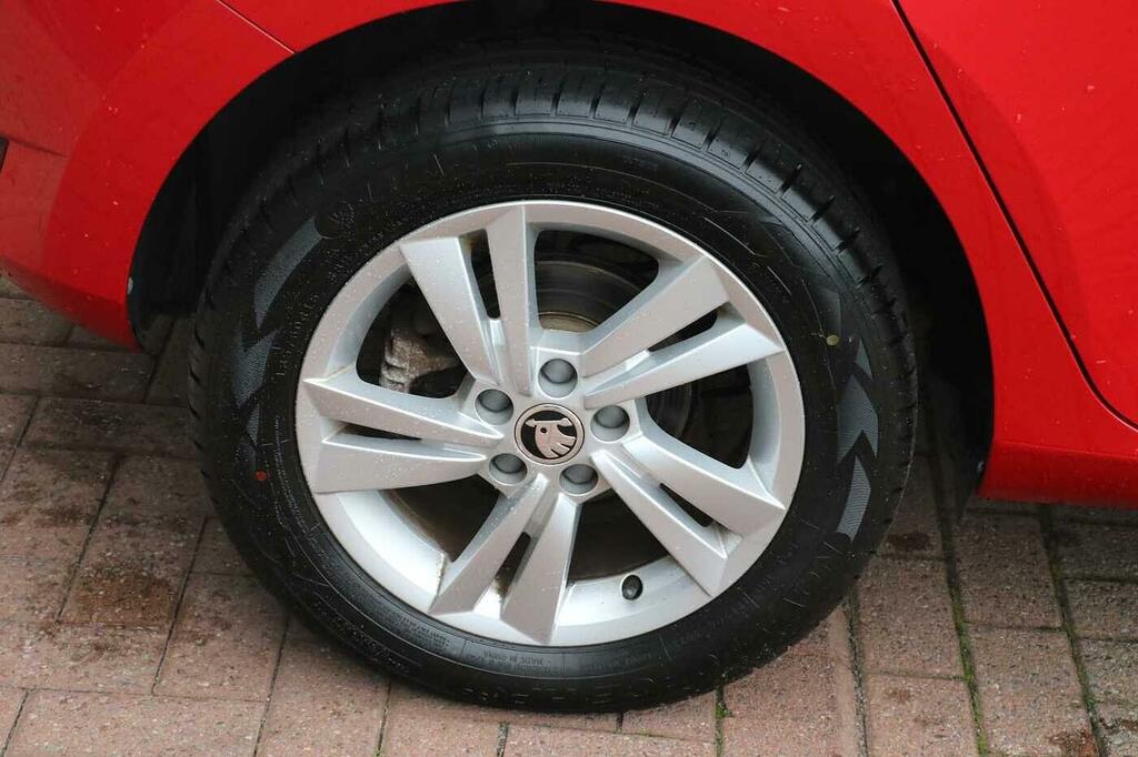 Skoda Fabia 1.0 Tsi 110 Se Dsg Red #5