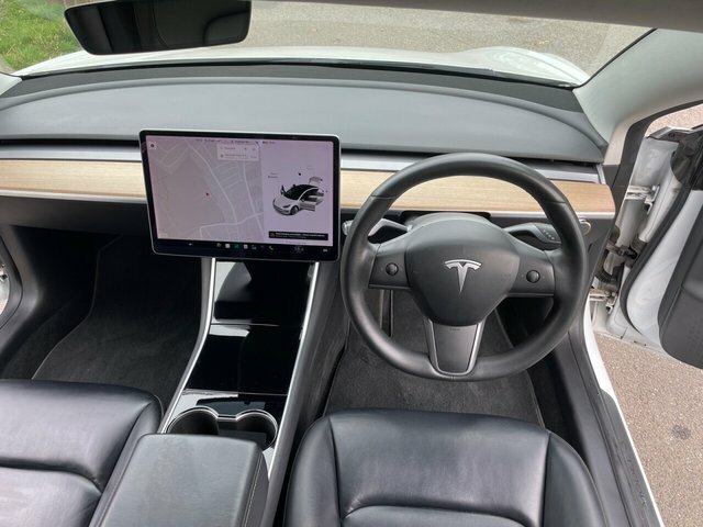 Tesla Model 3 Saloon White #5