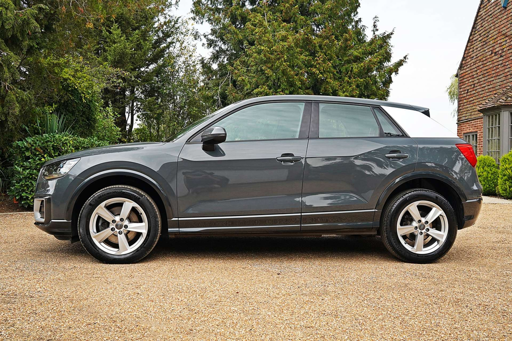Audi Q2 Sport Tfsi Grey #3