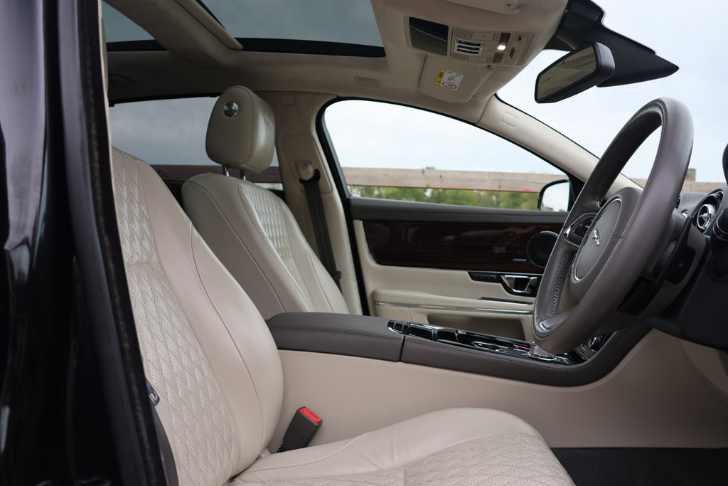 Jaguar XJ 3.0D V6 Portfolio Saloon Euro 6 S Black #5