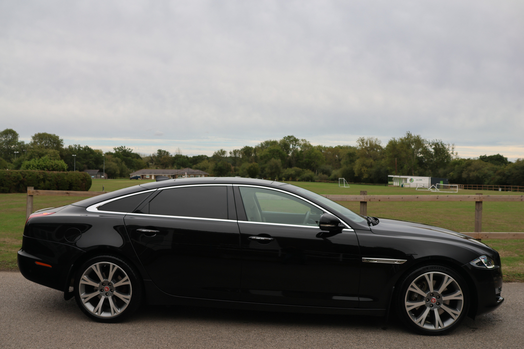 Jaguar XJ 3.0D V6 Portfolio Saloon Euro 6 S Black #2