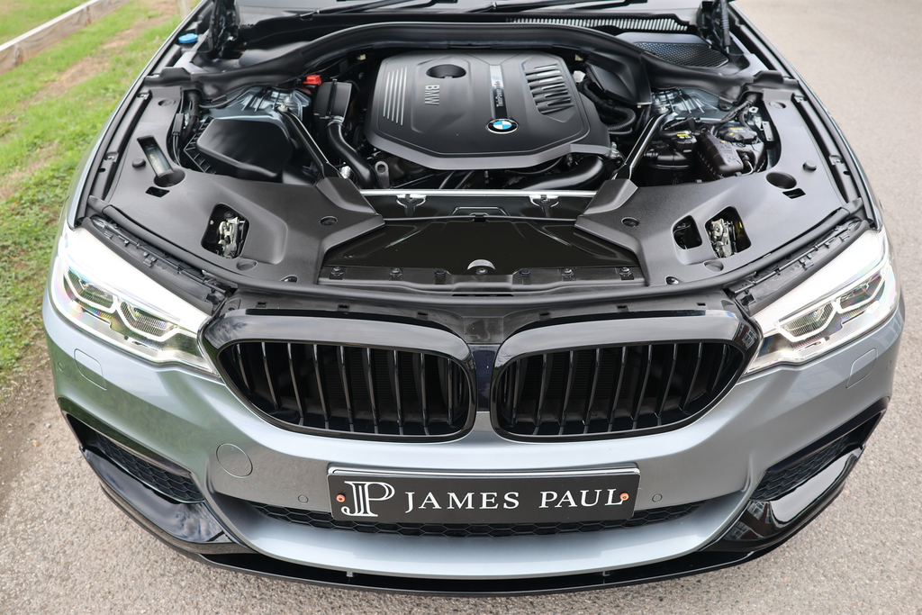 BMW 5 Series 520D M Sport Black #32