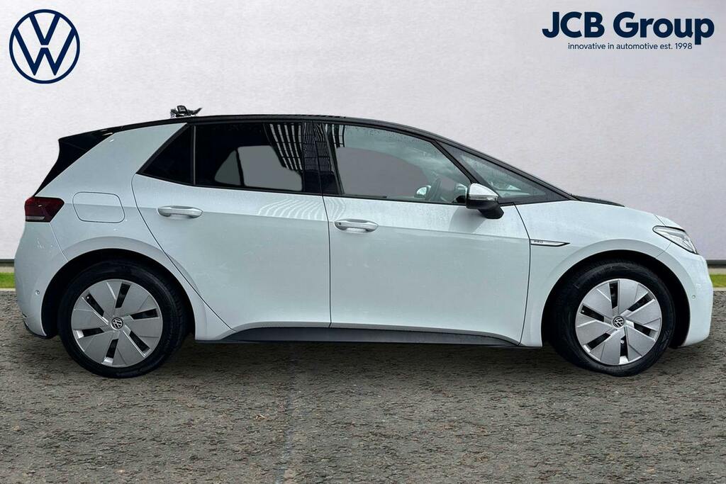 Volkswagen ID.3 Pro Performance 58Kwh Family Hatchback Electri White #4