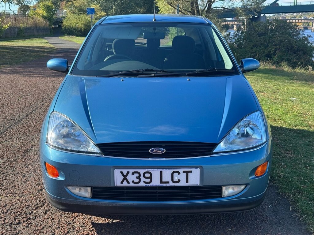 Ford Focus 1.8L Ghia Blue #2