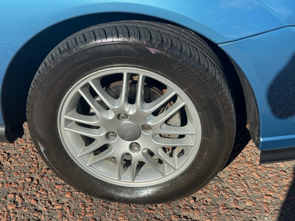 Ford Focus 1.8L Ghia Blue #5