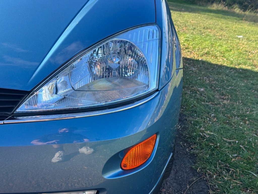 Ford Focus 1.8L Ghia Blue #3