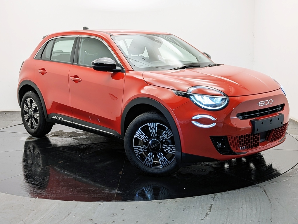 Fiat 600 1.2 100Hp Hybrid Orange