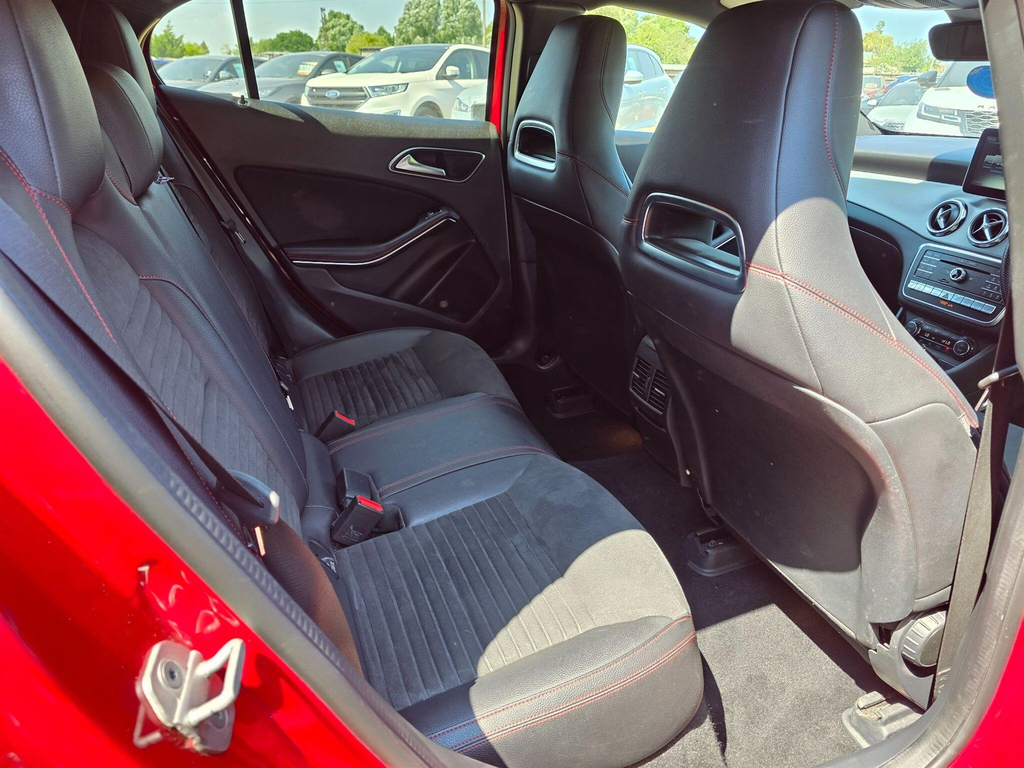 Mercedes-Benz GLA Class Gla 200 Amg Line Premium White #17