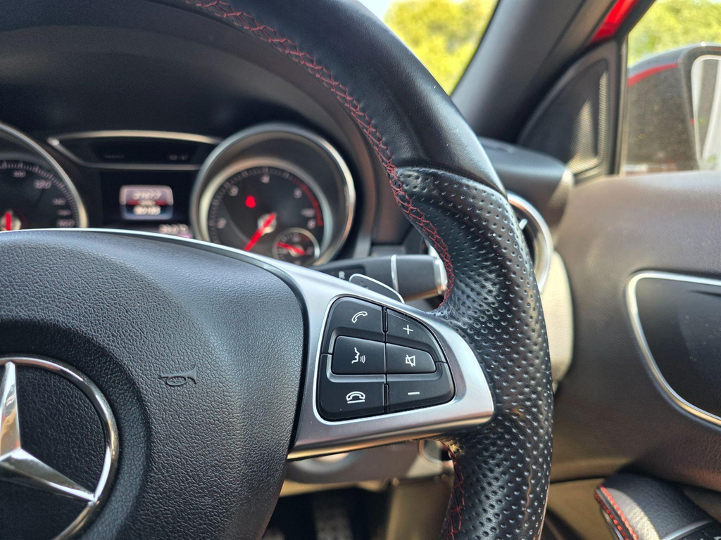 Mercedes-Benz GLA Class Gla 200 Amg Line Premium White #40