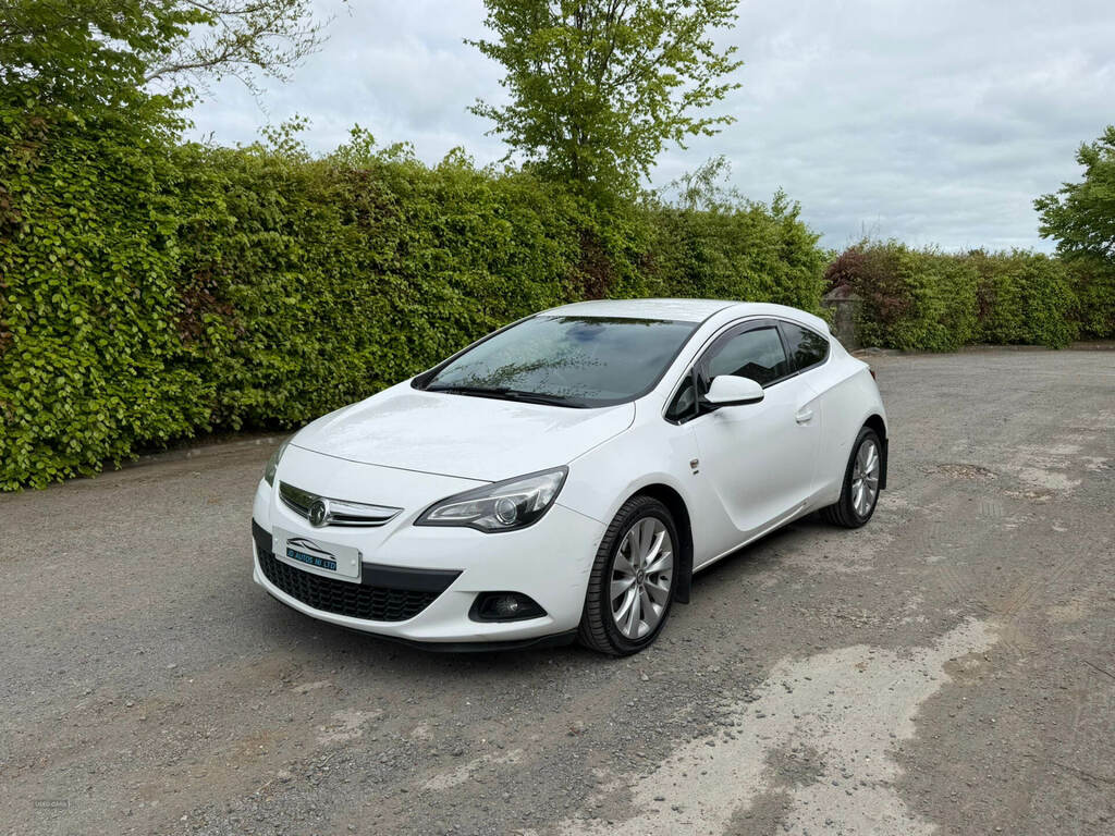 Vauxhall Astra GTC 2.0 Cdti 16V Sri White #2
