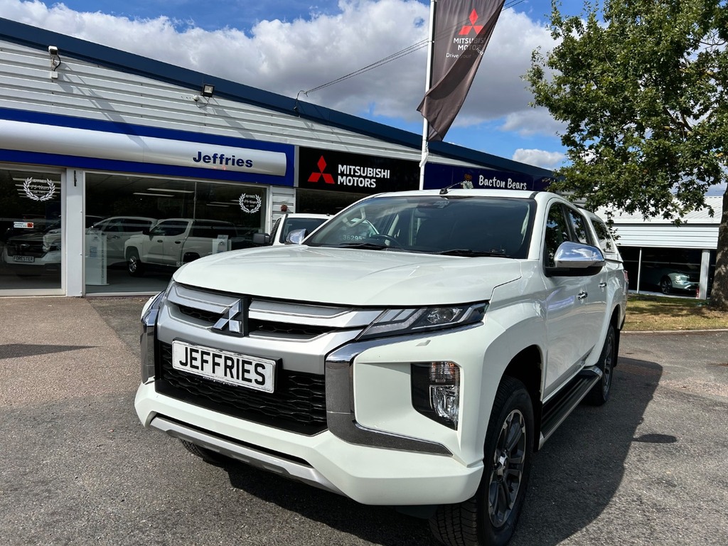 Mitsubishi L200 Double Cab Di-d 150 Warrior 4Wd White
