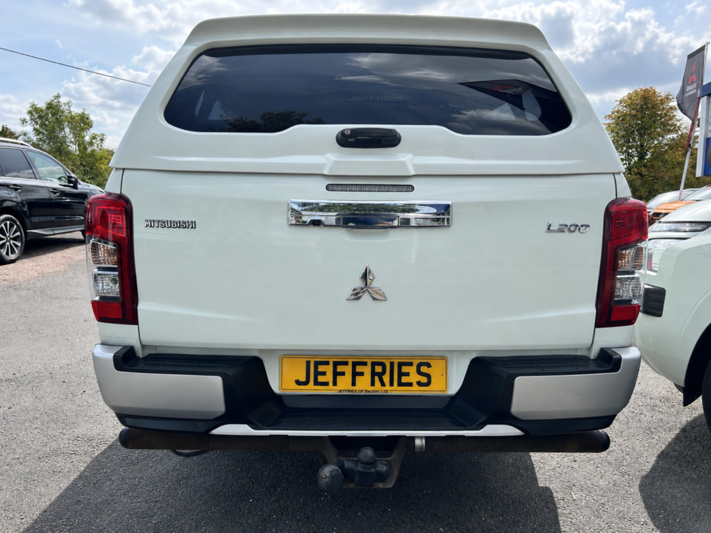 Mitsubishi L200 Double Cab Di-d 150 Warrior 4Wd White #4