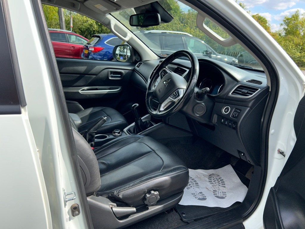 Mitsubishi L200 Double Cab Di-d 150 Warrior 4Wd White #6