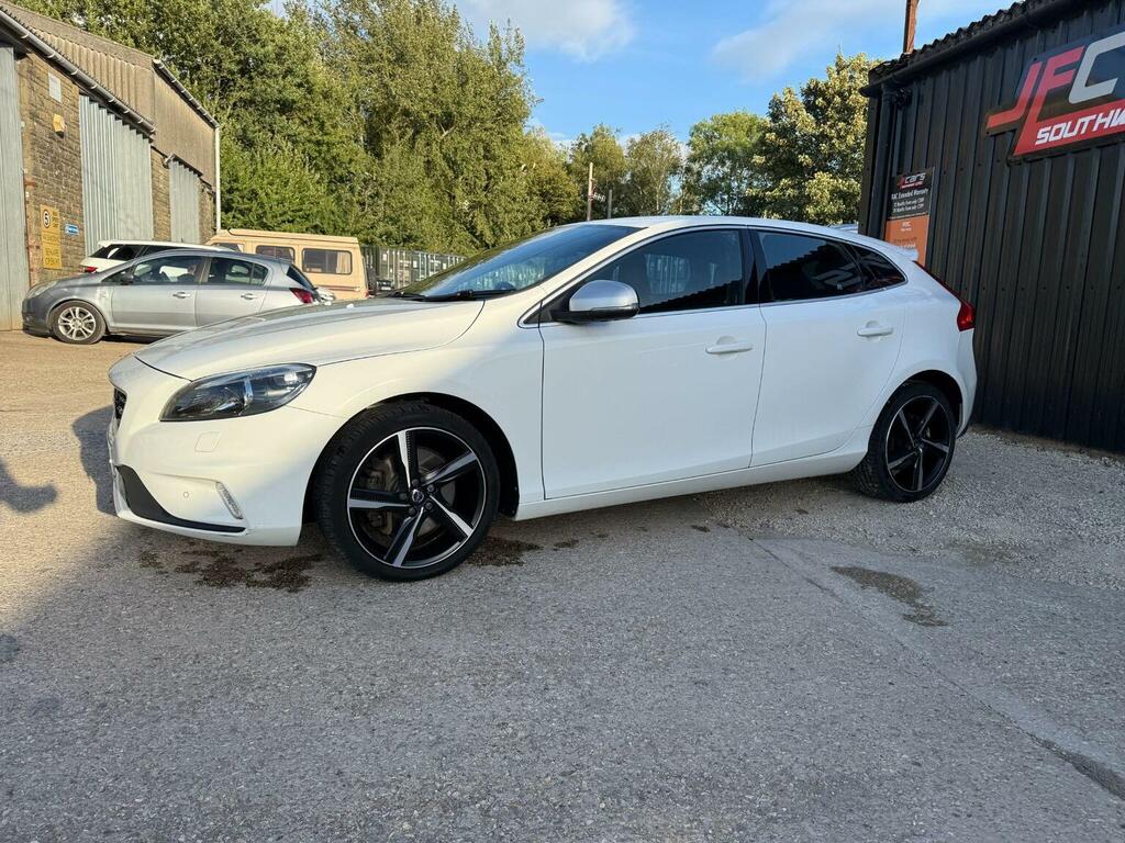 Volvo V40 2.0 D4 R-design Lux Nav Euro 6 Ss White #6