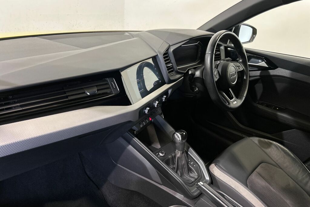 Audi A1 S Line Contrast Edition 35 Tfsi 150 Ps S Tronic Yellow #2