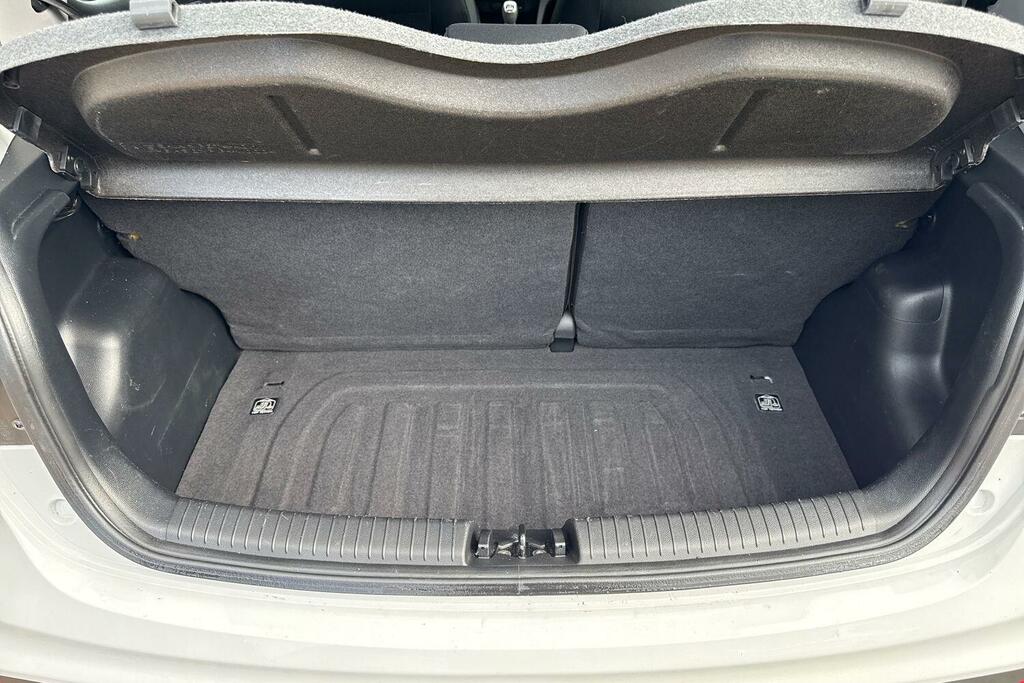 Hyundai I10 1.2 Premium White #16