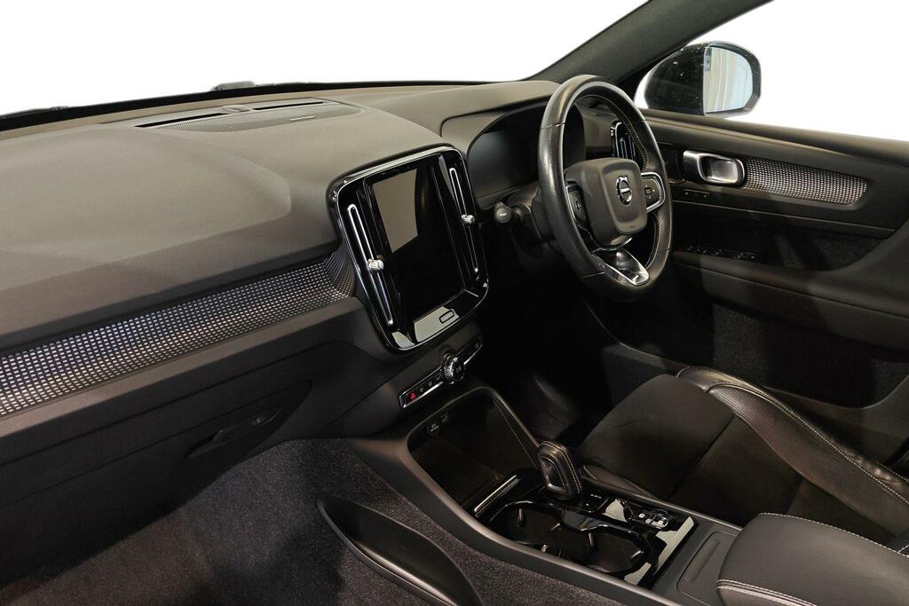 Volvo XC40 2.0 B4p R Design Pro Blue #2
