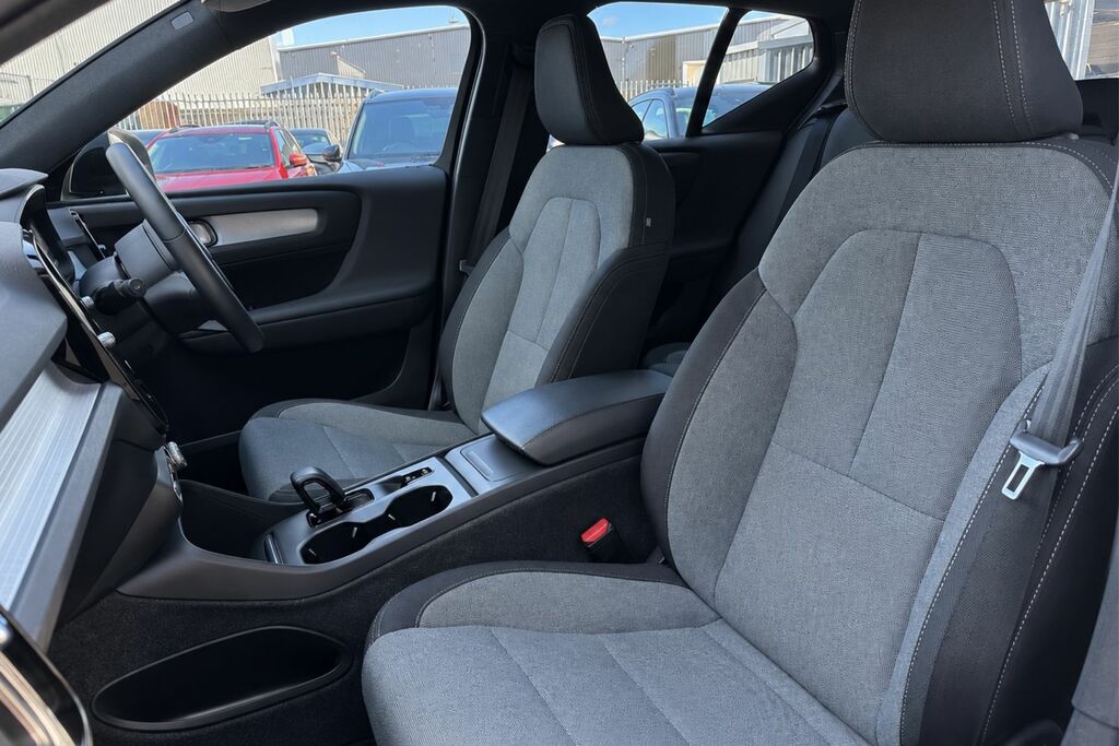 Volvo XC40 Ultimate, B4 Mild Hybrid, Dark Panoramic Black #16