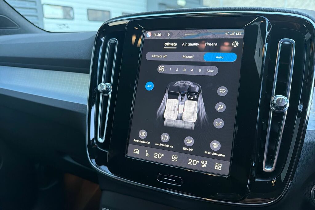 Volvo XC40 Ultimate, B4 Mild Hybrid, Dark Panoramic Black #17