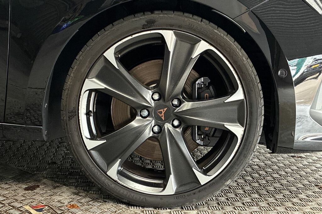 Cupra Leon Hatchback #5