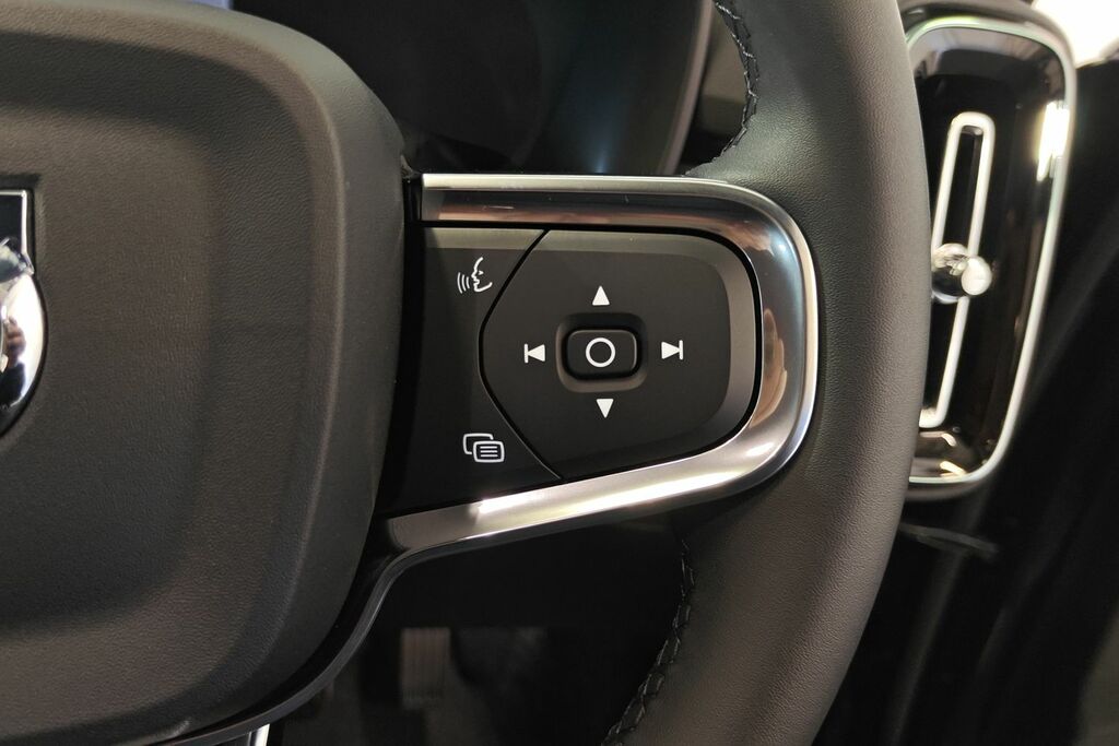 Volvo XC40 2.0 B3p Ultra Dark Blue #12