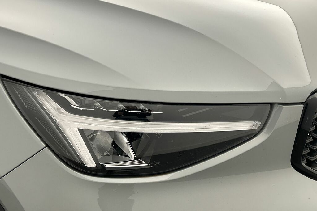 Volvo XC40 2.0 B3p Plus Dark Estate Silver #24