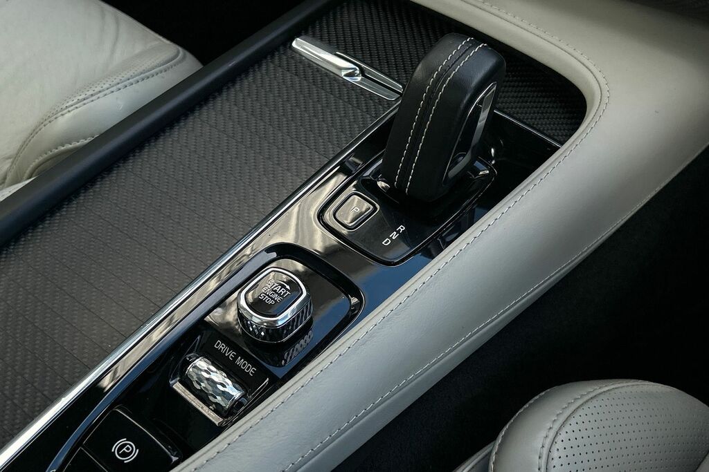 Volvo XC90 2.0 B5 Momentum Awd 231 Bhp Blue #13