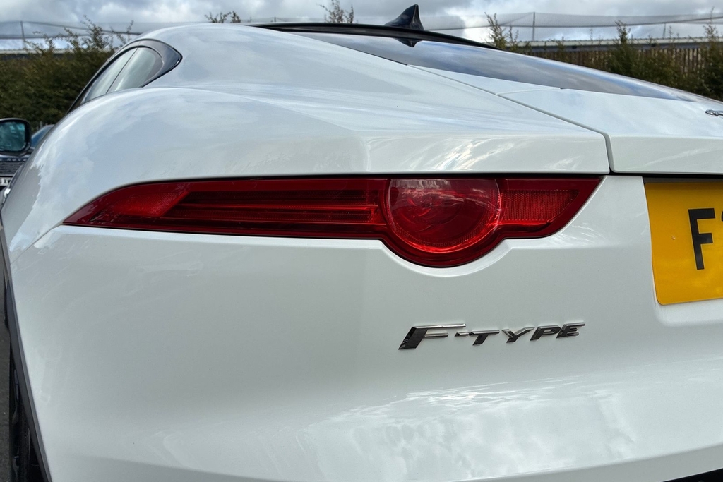 Jaguar F-Type 2.0I Gpf R-dynamic Coupe Euro 6 S White #19